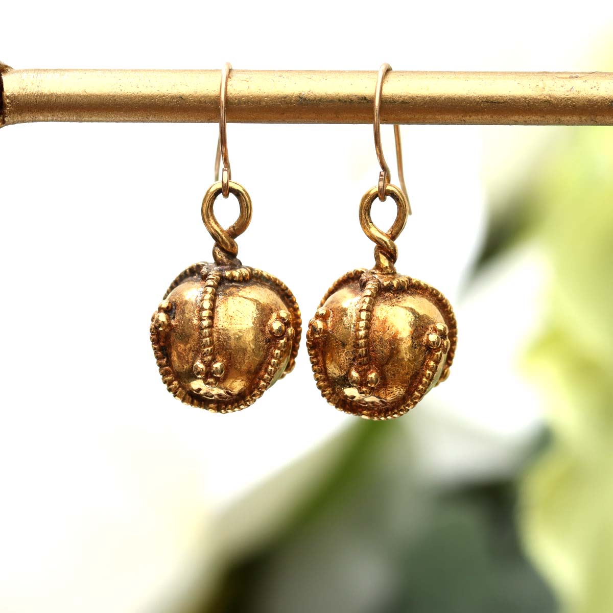 Vintage Gold Tone Etruscan Style Earrings #LE21629