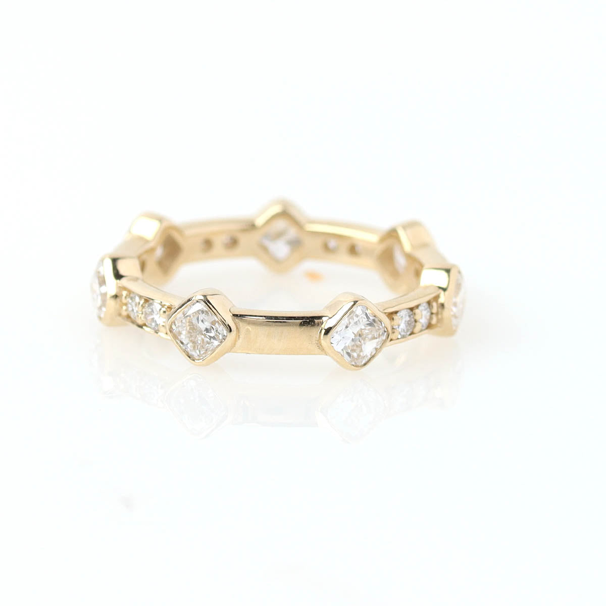 Luxurious Cushion and Round Cut Diamond Band #L2300CU-1