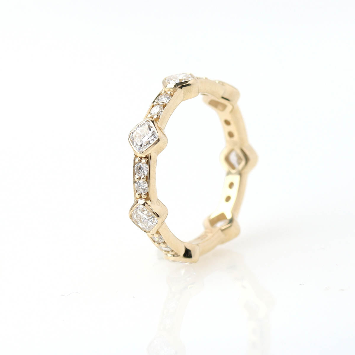 Luxurious Cushion and Round Cut Diamond Band #L2300CU-1
